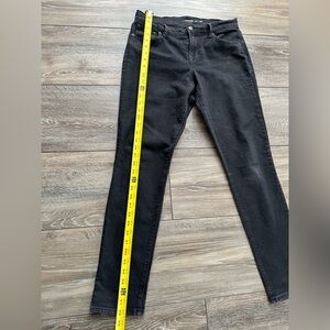 Old Navy Black Curvy Skinny Jeans/ woman’s size 6